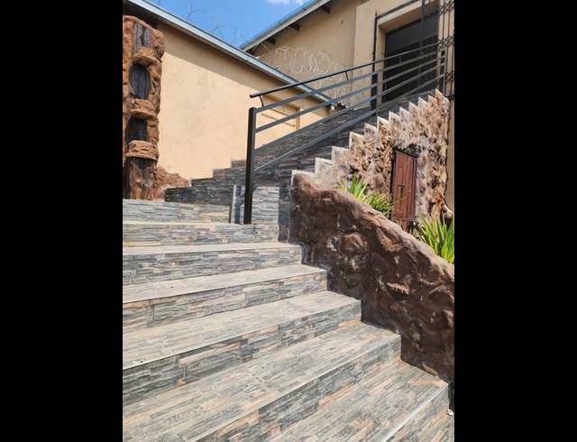 BUSINESS FOR SALE IN LADYSMITH CENTRAL